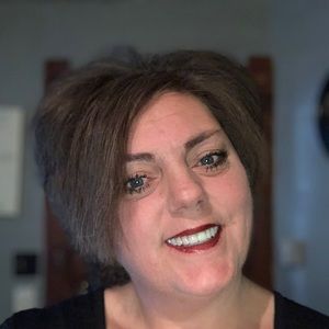 Meet your Posher, Elaine